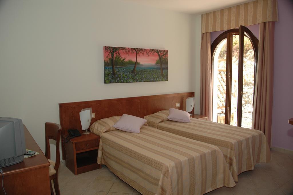 Agriturismo L'Arca Di Anna Brambilla 벨베데레마리티모 객실 사진