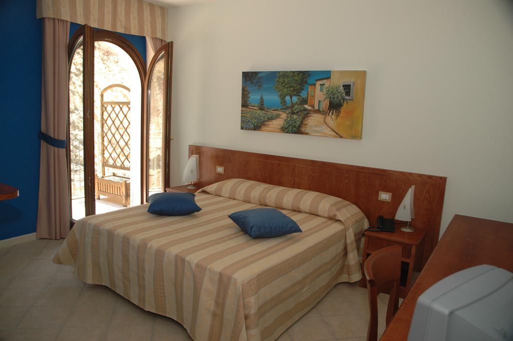 Agriturismo L'Arca Di Anna Brambilla 벨베데레마리티모 객실 사진